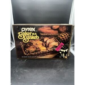 VINTAGE Pyrex "Baker in a Basket" Utility Dish & Woven Basket #2330  3 Qt W Box